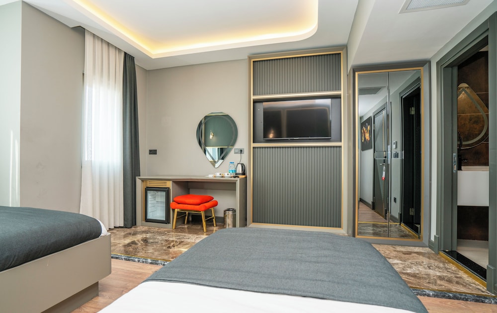 216 Ruby Suite — 3