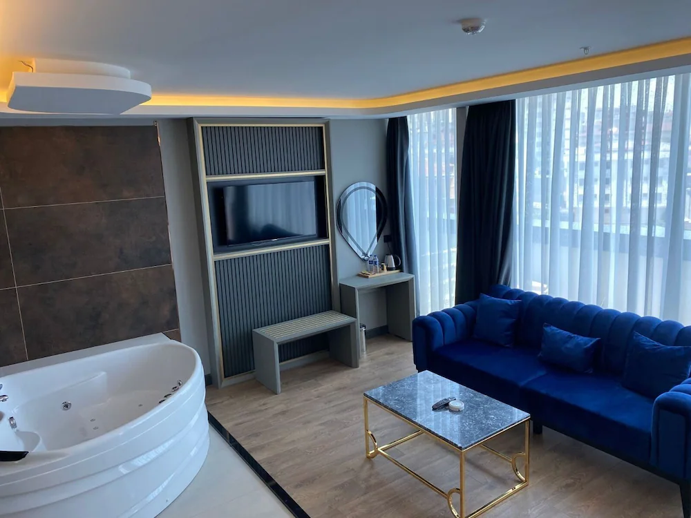 216 Ruby Suite — 2