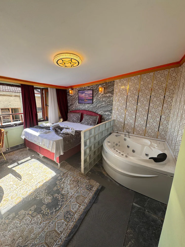 Royal Gur Hotel — 2