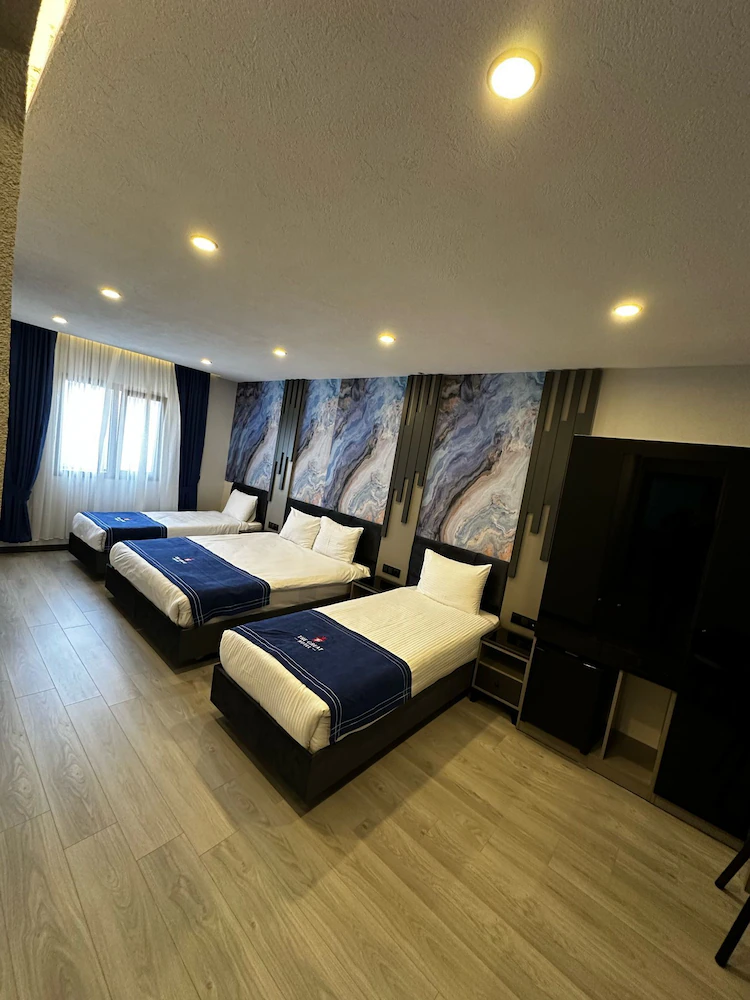 The Great Airport Hotel — 1