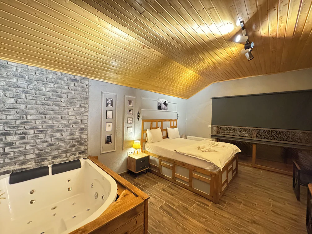 Tas Mahall Luxury Hotel — 4
