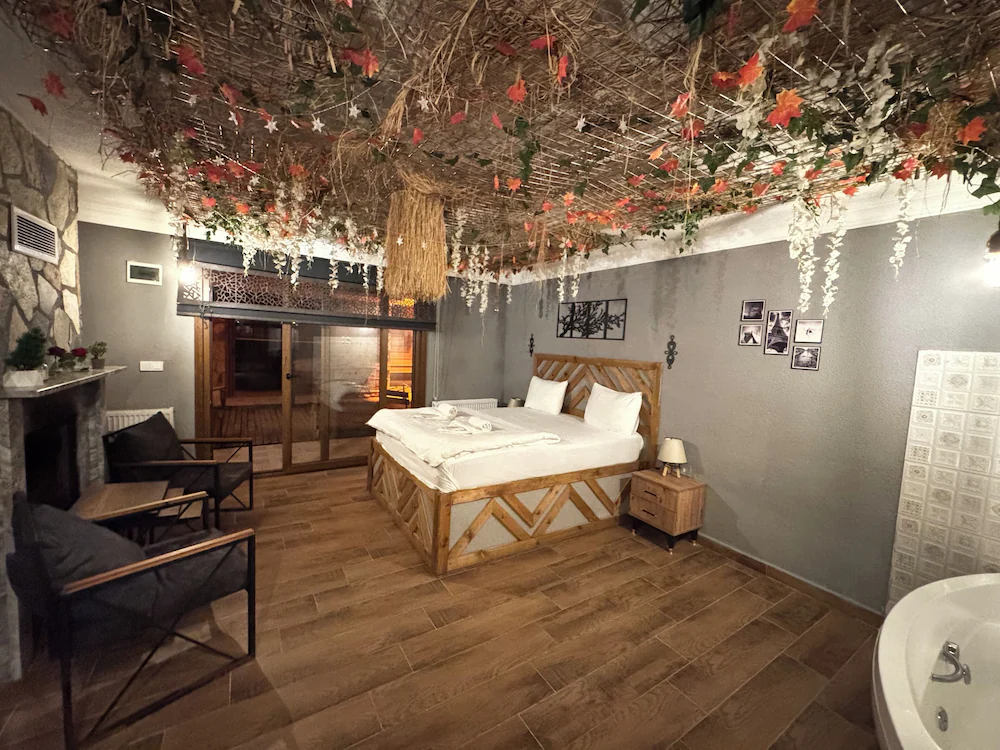 Tas Mahall Luxury Hotel — 5