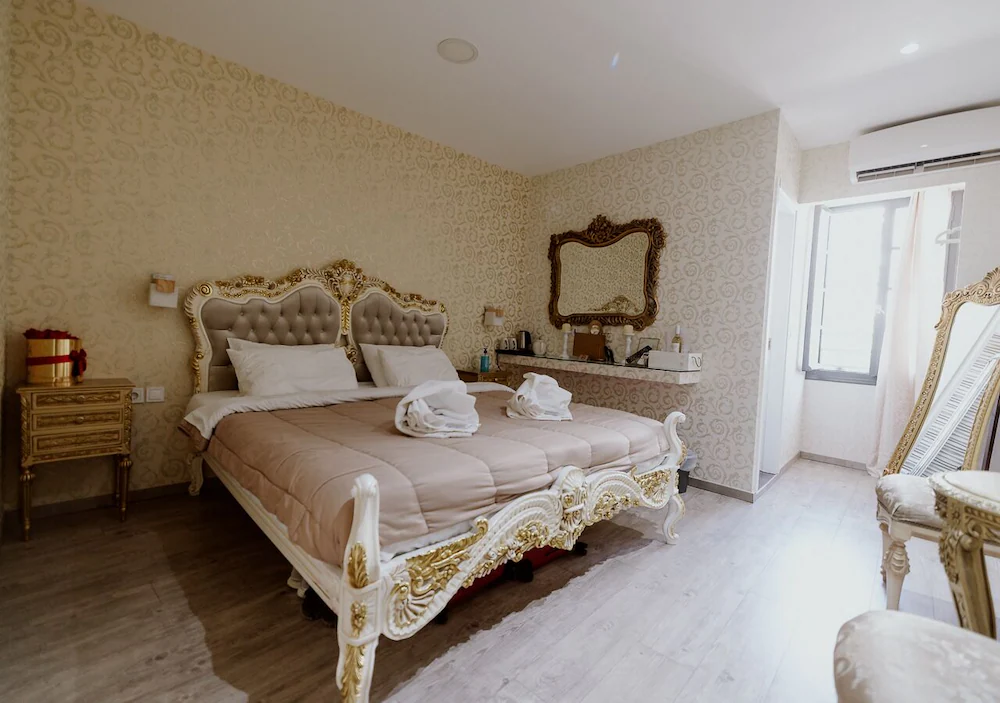 Roh Suites — 6
